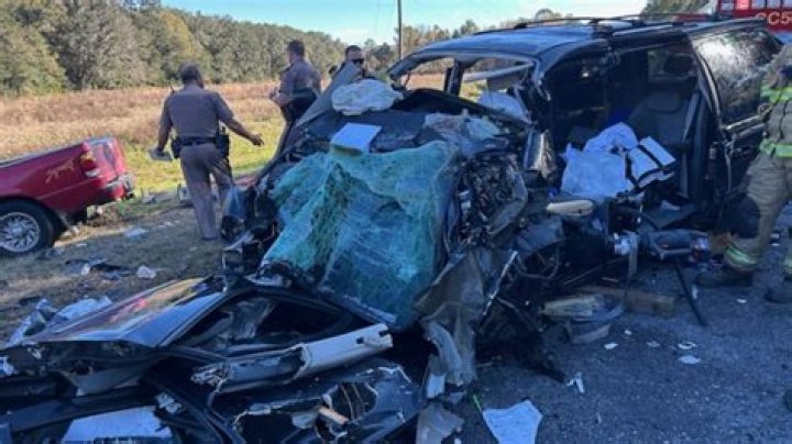 1 dead in headon crash on Hwy. 401 in Bowmanville 680 NEWS