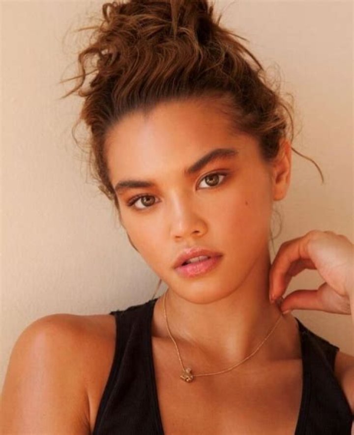 Paris Berelc Biography, Age, Net Worth, Boyfriend, Family, and More
